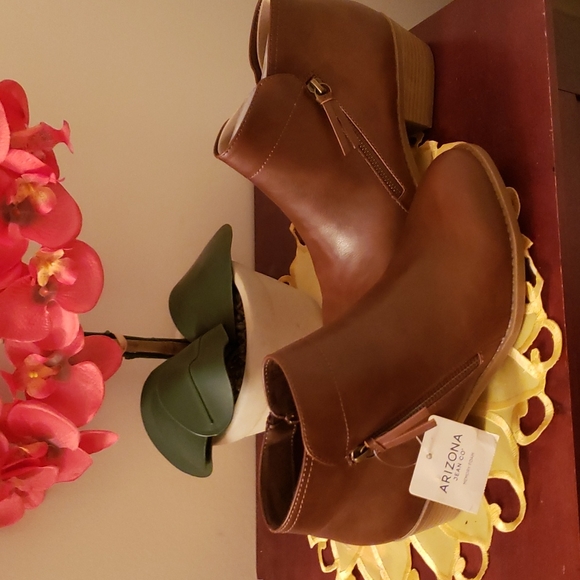 arizona womens cadman booties block heel